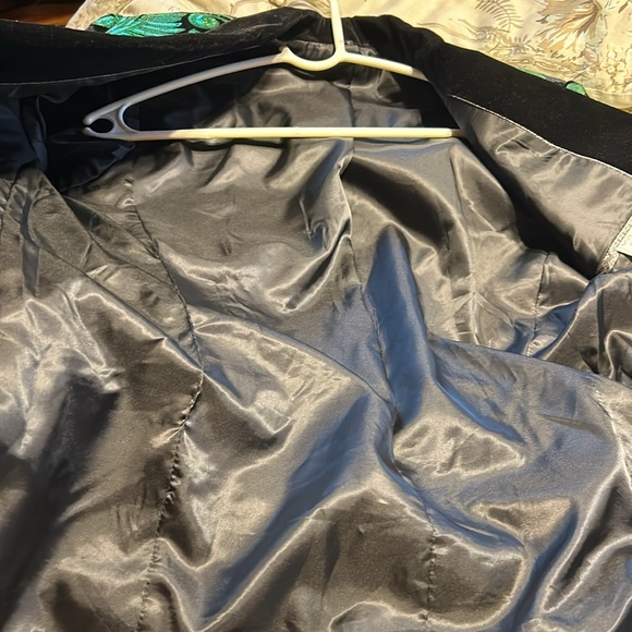 Velvet and sequined tuxedo jacket. Mens small. Fully lined - Picture 5 of 9